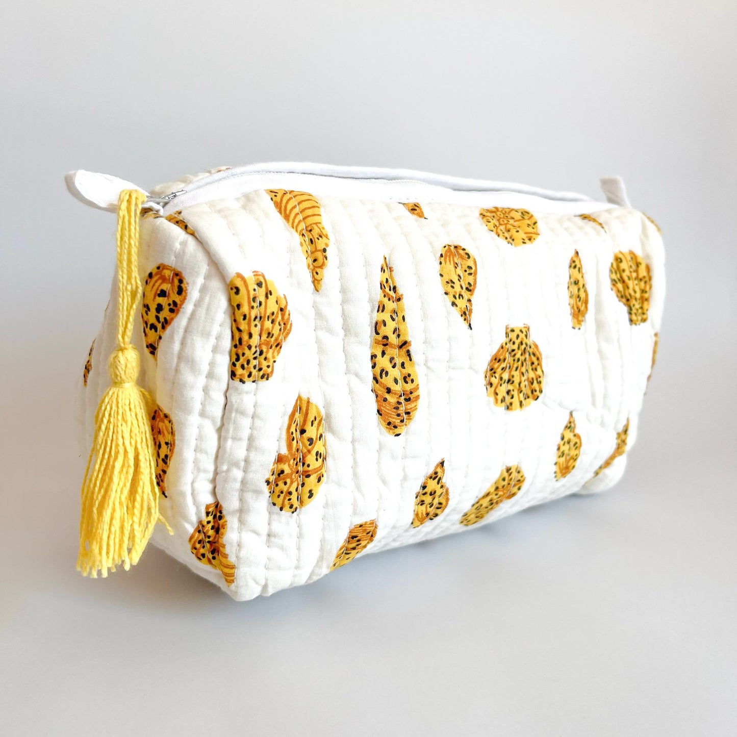 Estuche Encina, ideal para organizar cosméticos y accesorios con estilo y funcionalidad.