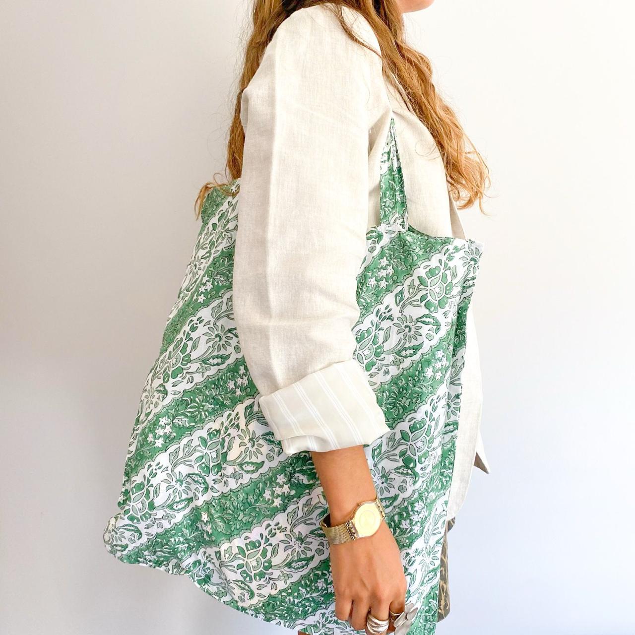 Bolsa de género plegable Tote Bag Trébol, diseño sustentable y funcional.