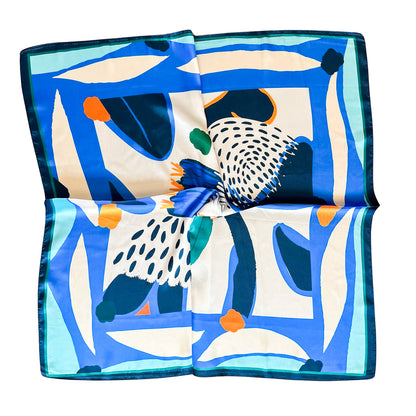 Pañuelo Serene con estampado artístico, ideal para realzar cualquier look con sofisticación.