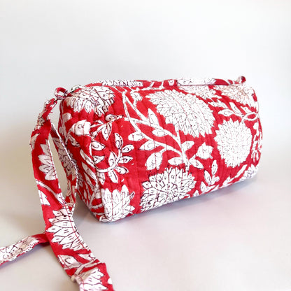 Estuche Iris en tela acolchada, ideal para organizar cosméticos y accesorios con estilo.